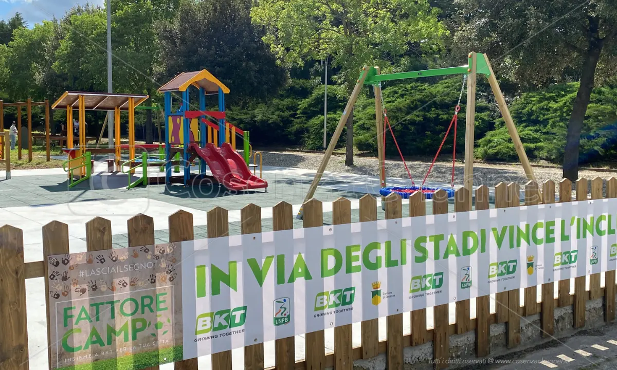A Cosenza c'è un nuovo parco giochi inclusivo. Merito dei tifosi e di BKT