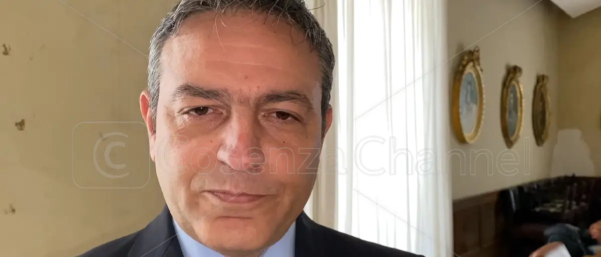 La polemica si infiamma tra De Cicco e la minoranza che difende Occhiuto