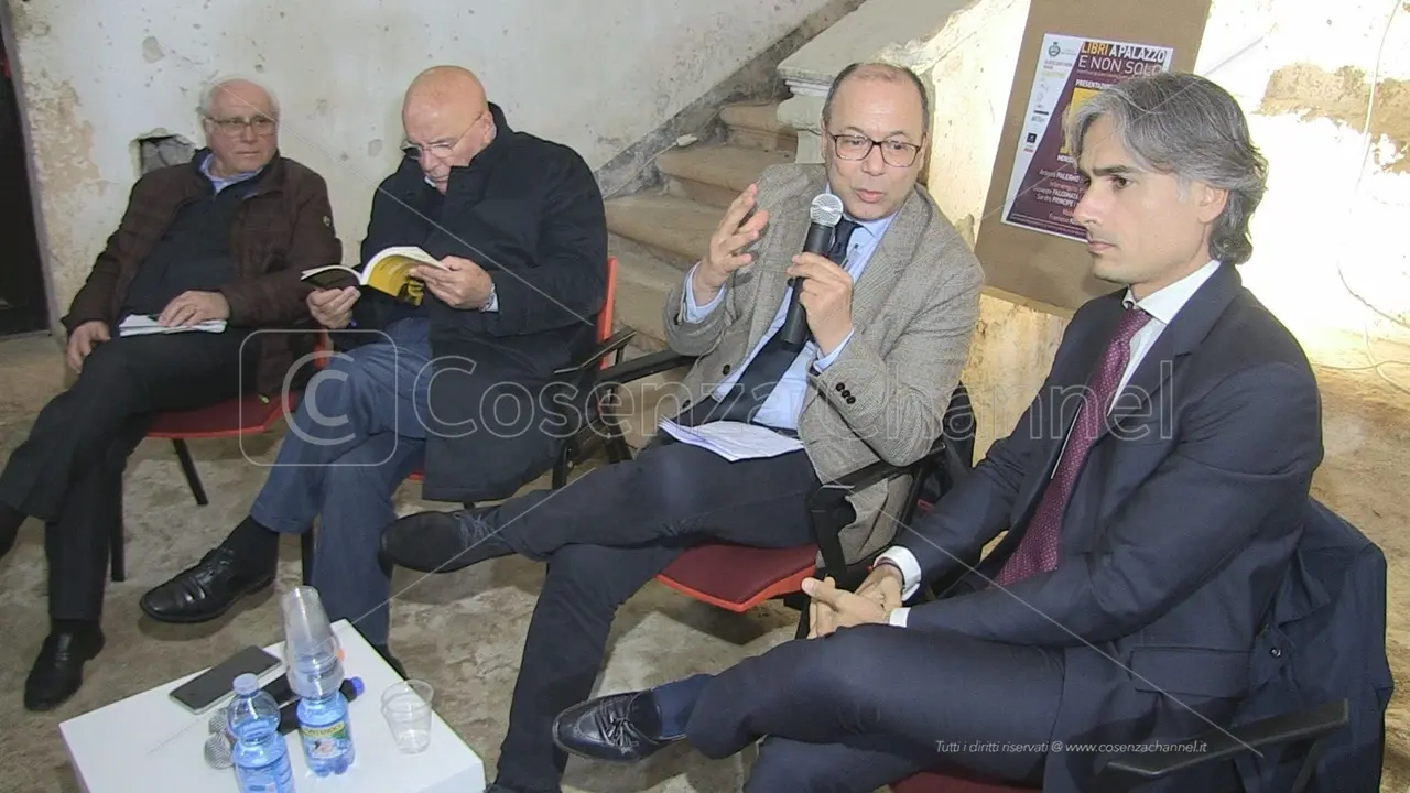 Falcomatà a Mendicino per ricordare la figura di suo padre: c'erano anche Oliverio e Principe | VIDEO