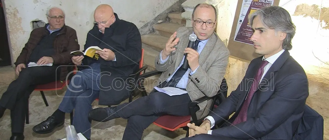 Falcomatà a Mendicino per ricordare la figura di suo padre: c'erano anche Oliverio e Principe | VIDEO