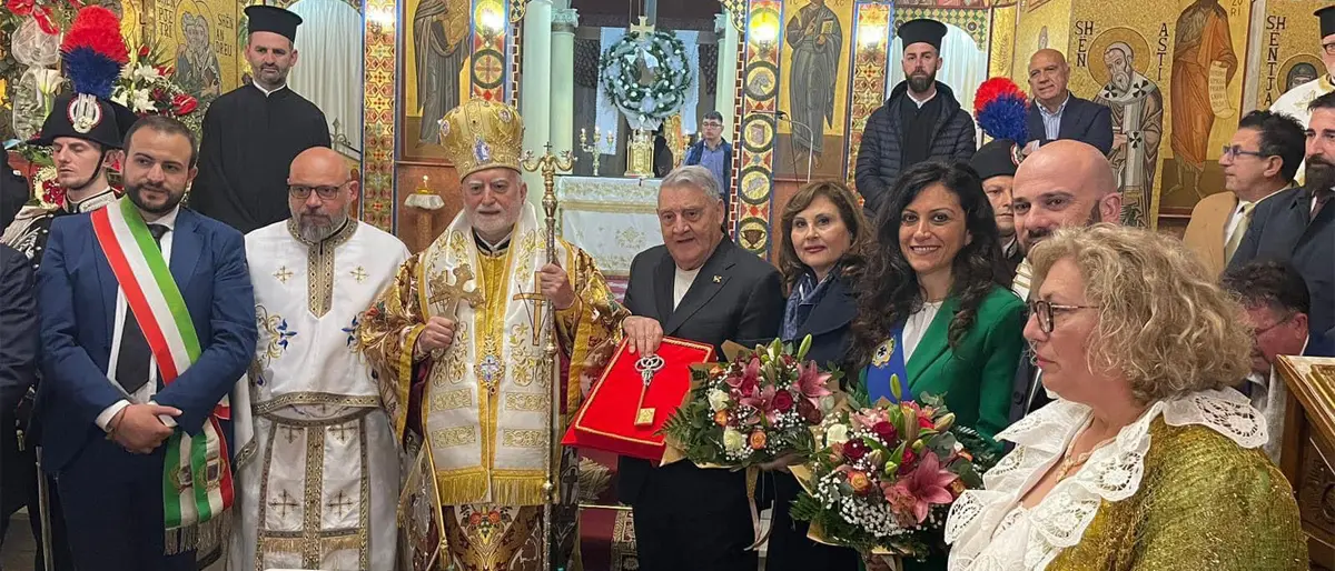 Santa Sofia d'Epiro, Gerardo Sacco ha consegnato la \"Chiave della città\" | FOTO