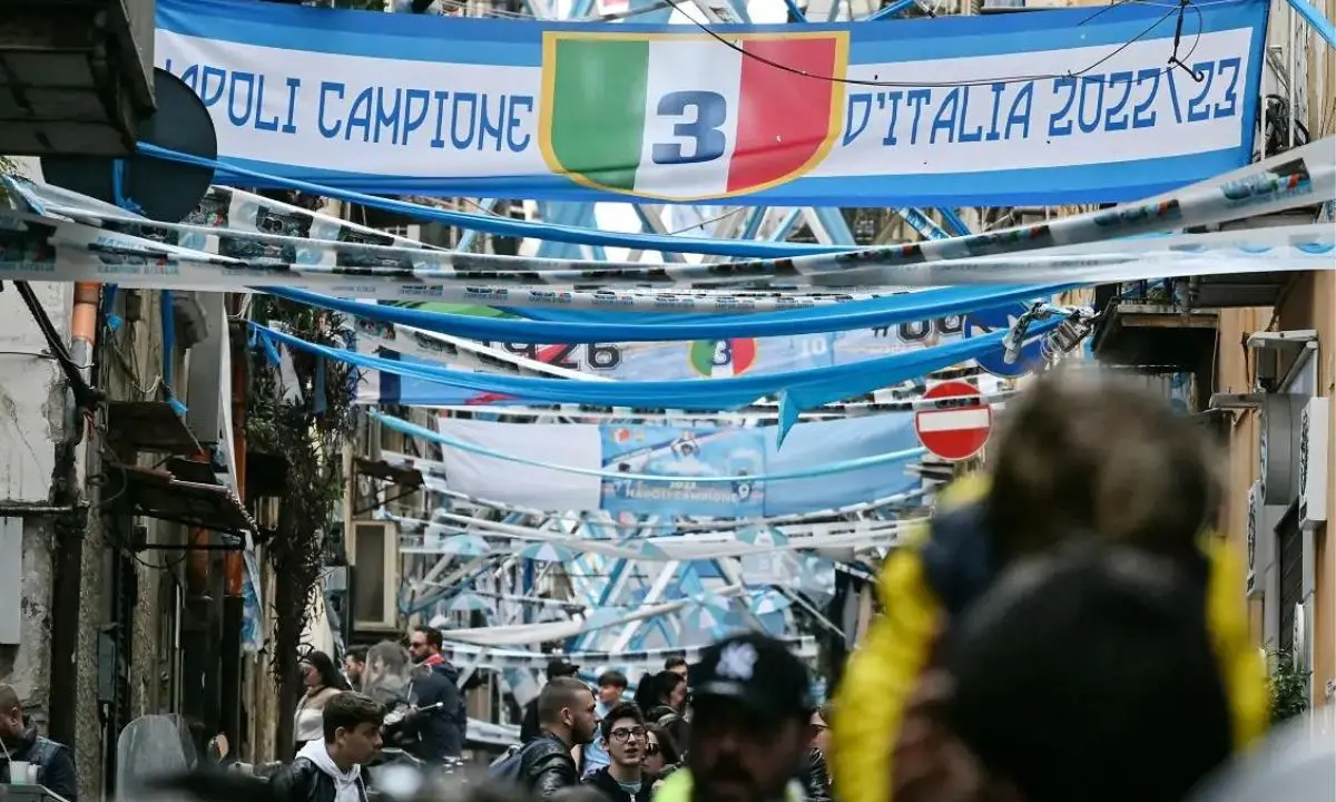 Napoli campione d'Italia, lo scudetto torna al Sud 33 anni dopo quello di Maradona