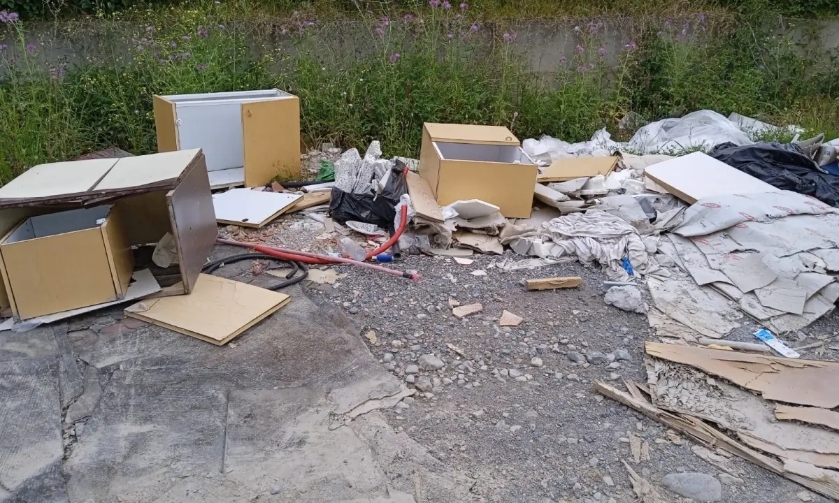 Rende, lotta agli zozzoni. Una pagina Fb per individuarli, 50 fototrappole per sanzionarli