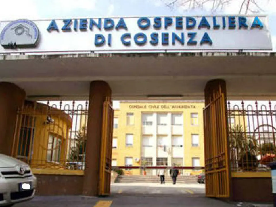 Truffa all’Azienda ospedaliera di Cosenza, 8 dipendenti rischiano il processo | NOMI