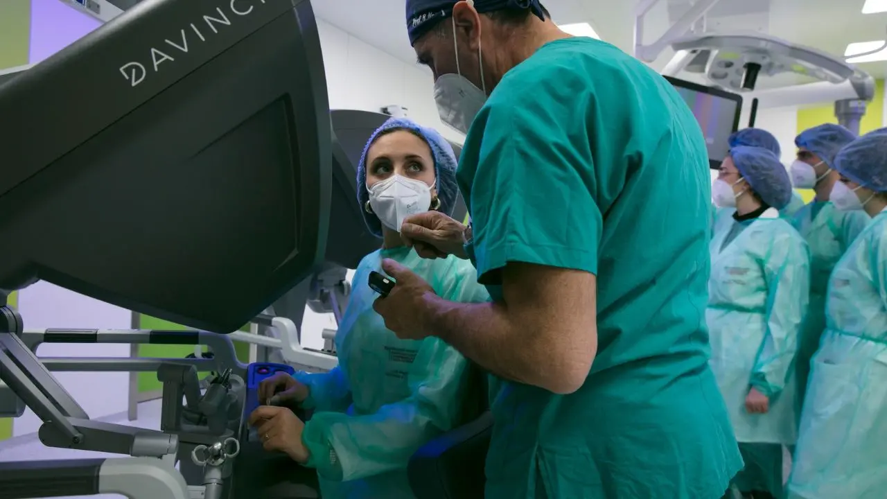Cosenza, 100 interventi eseguiti con il robot Da Vinci all'Annunziata