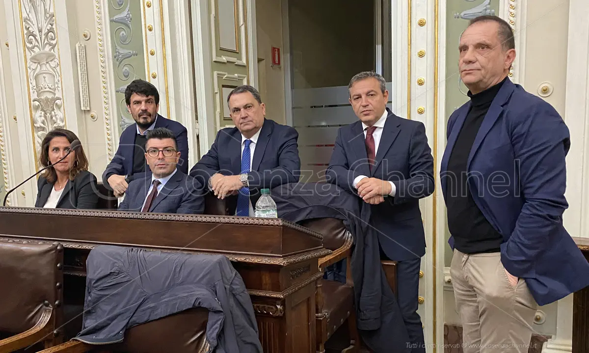Cosenza, l'ironia della minoranza: «I \"professori\" Mazzuca e Ciacco fanno lezione alla Regione»