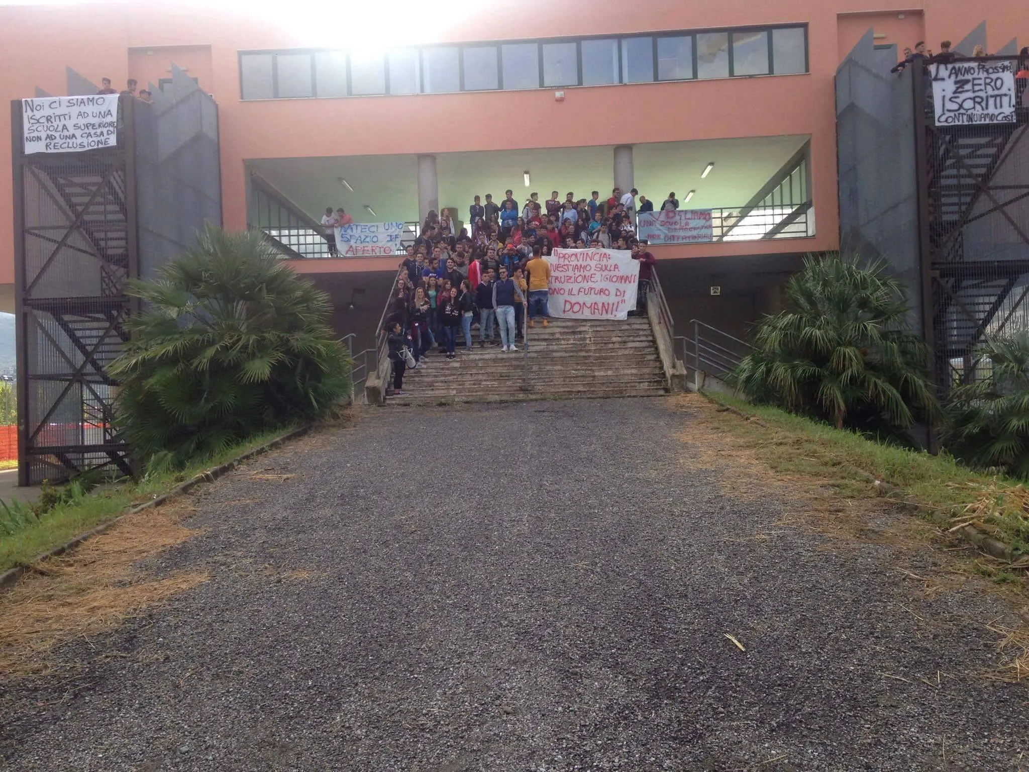 Studenti scrivono al prefetto: «Palestra e cortili sono inagibili»