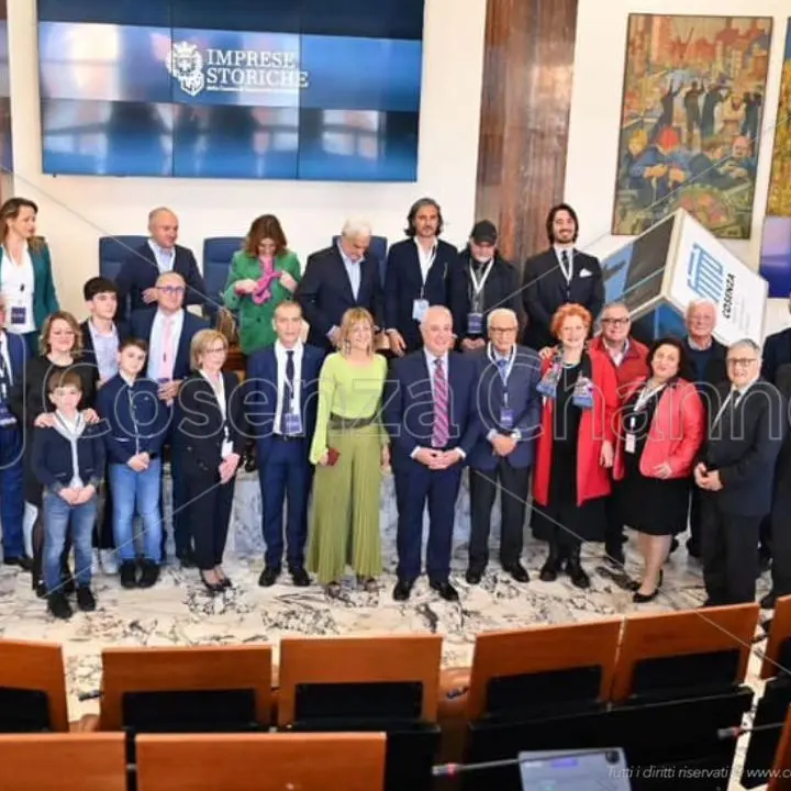 La Camera di Commercio di Cosenza premia le imprese storiche | FOTO