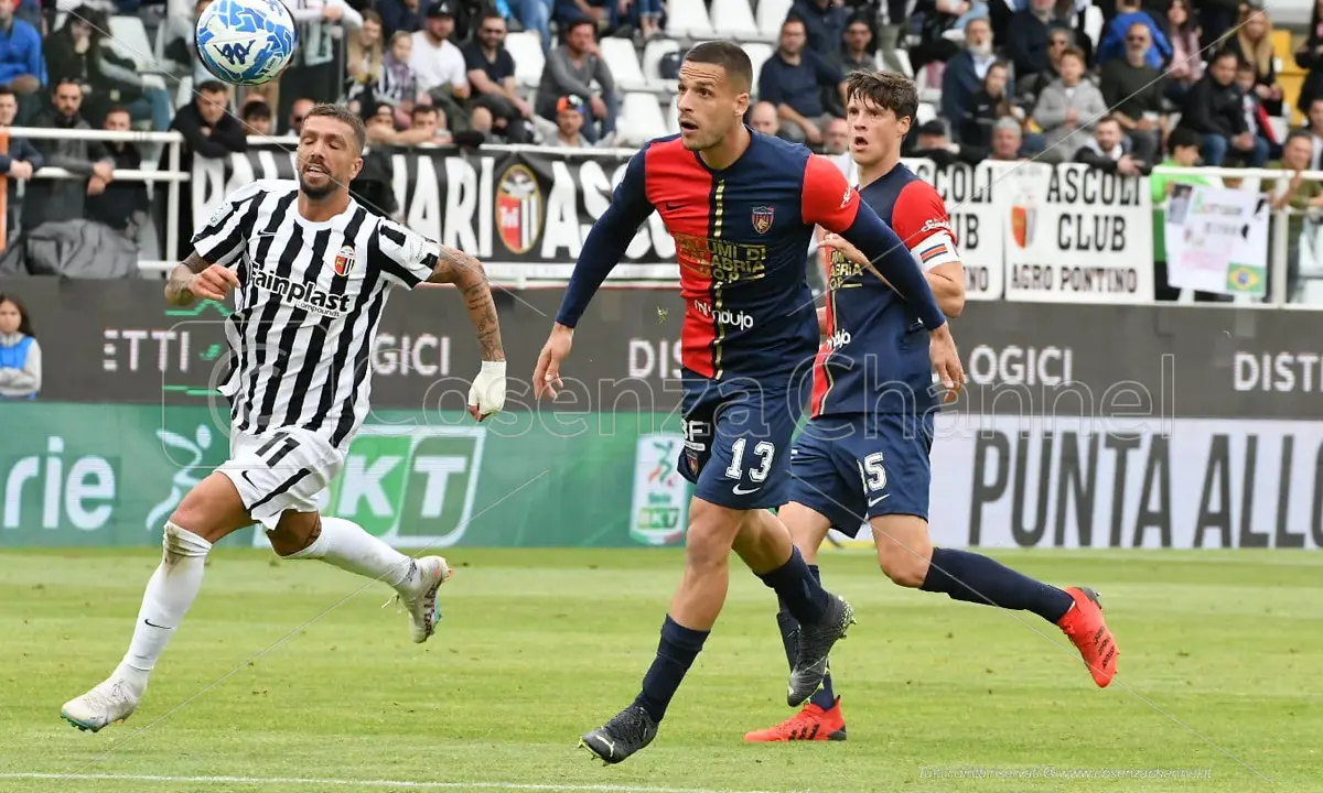 Cosenza-Modena: i convocati. C'è la decisione su Meroni