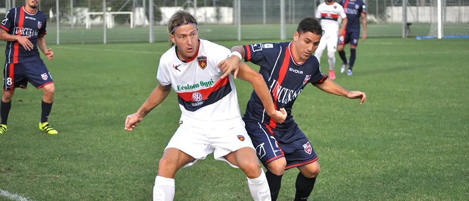 In vetta frenano, il Cosenza si siede al tavolo delle big. Tabellini e voti dell'8° giornata di Lega Pro/C