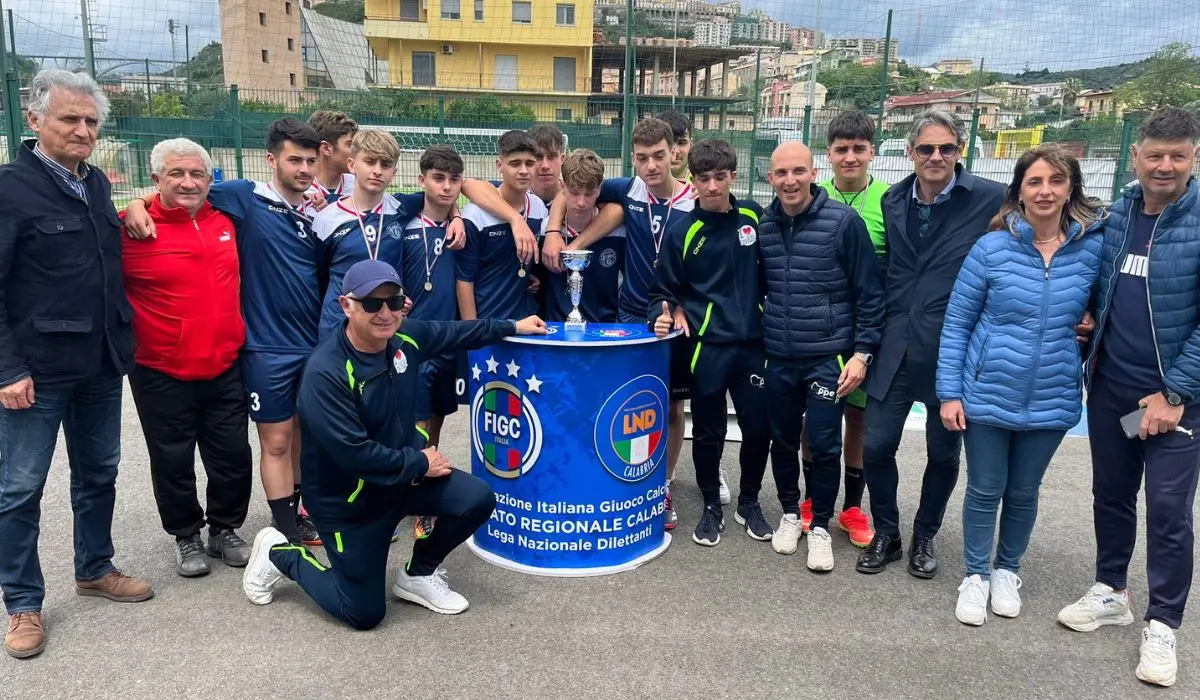 Campionati studenteschi, la squadra di Calcio a 5 dell’ITC \"Luigi Palma\" è campione regionale