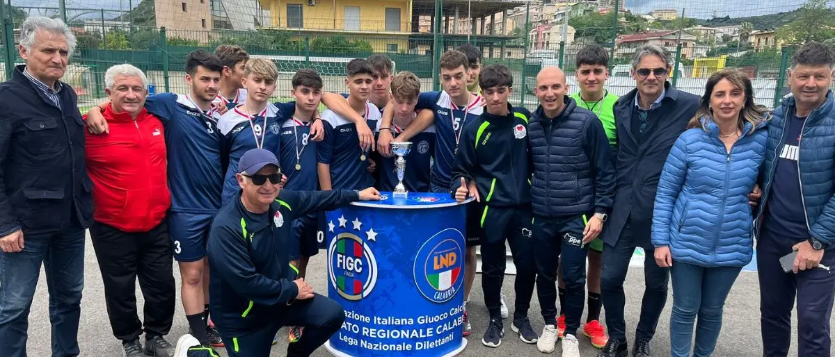 Campionati studenteschi, la squadra di Calcio a 5 dell’ITC \"Luigi Palma\" è campione regionale