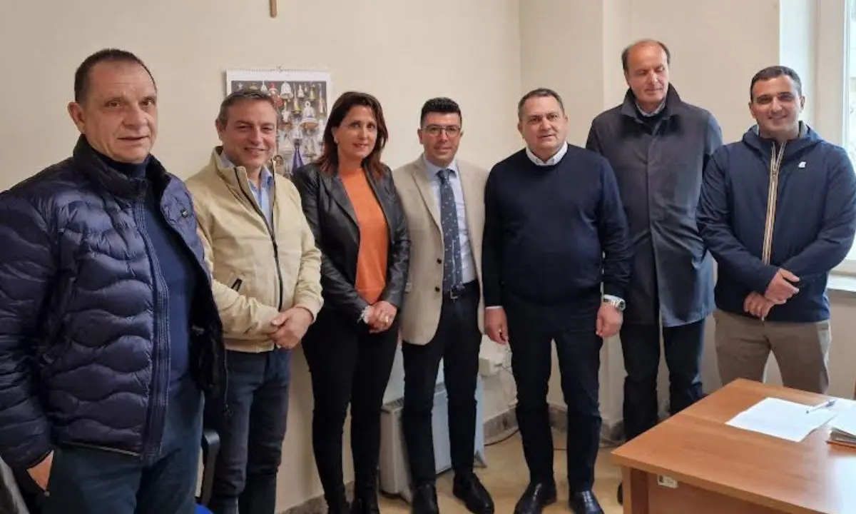 Rifiuti, Cosenza è nel degrado e il sindaco si \"imbroda\"