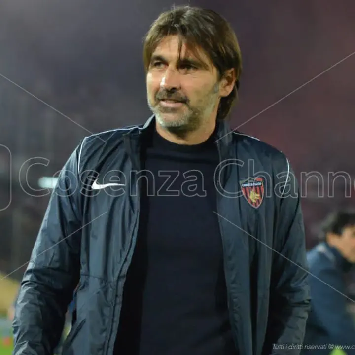 Cosenza, contatto Ursino-Viali. Le alternative sul mercato degli allenatori