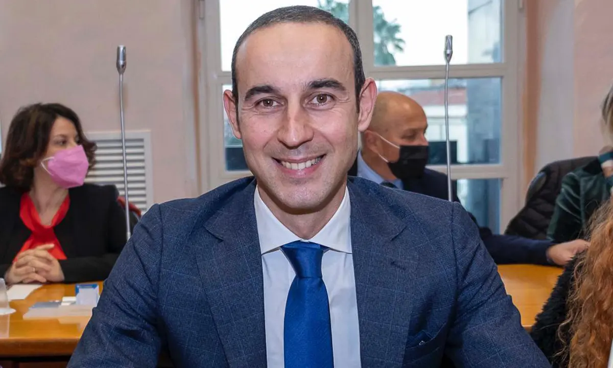 Mare sporco in Calabria, Turco: «Occhiuto non scarichi le colpe su altri»