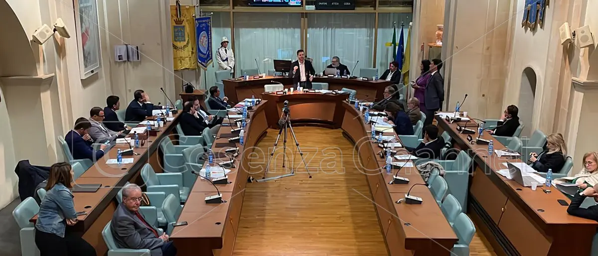 Tribunale di Corigliano Rossano, il consiglio comunale approva la delibera della “discordia”