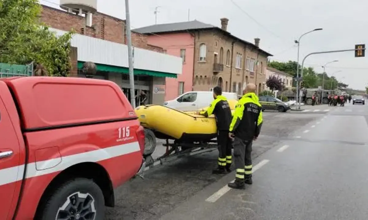 Vigili del fuoco di Cosenza e Corigliano Rossano in prima linea in Emilia Romagna