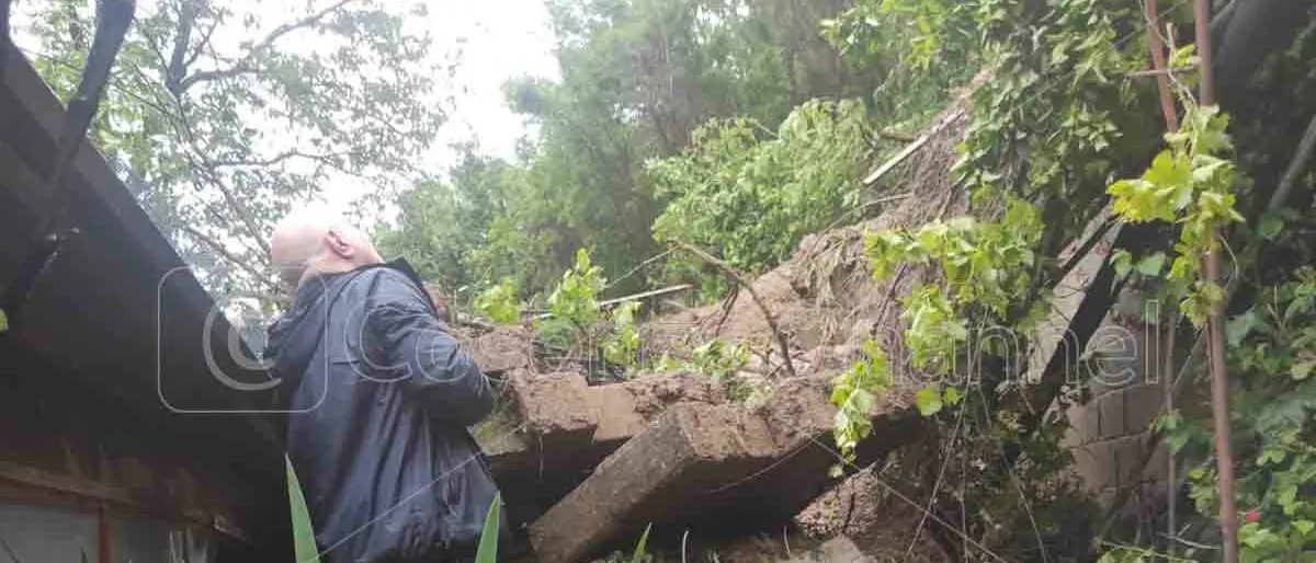 Maltempo, Casali del Manco chiederà lo stato di calamità. Ieri frane e smottamenti | FOTO