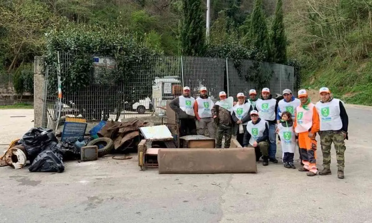 Oltre 6.400 chili di rifiuti raccolti in Calabria dai Paladini del territorio: iniziative anche in provincia