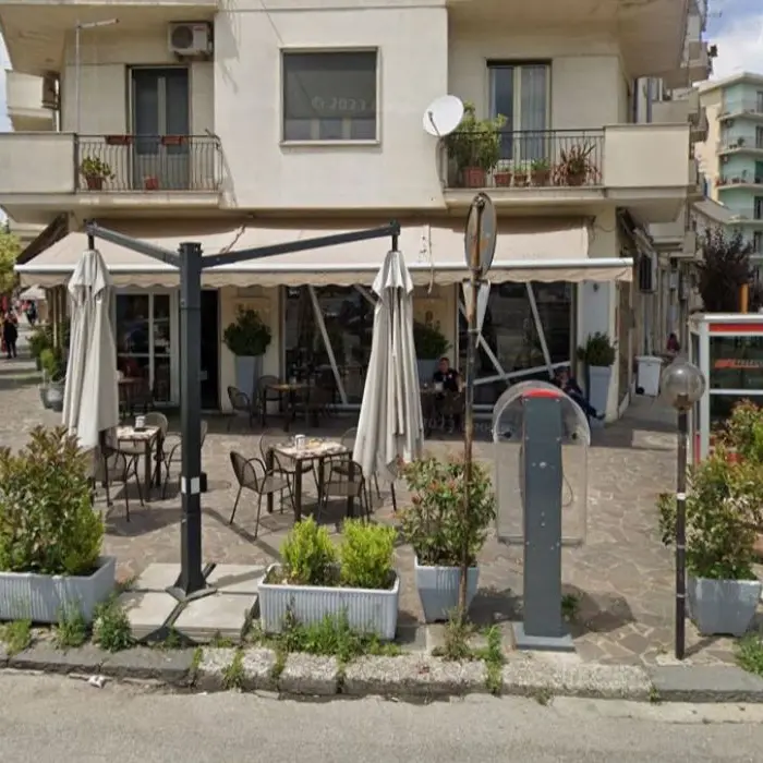 Cosenza, i nuovi titolari del bar Bronx: «Sarà un locale giovanile»