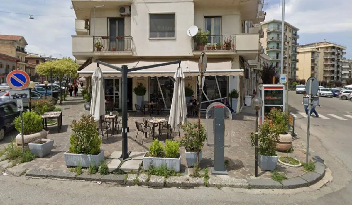 Cosenza, i nuovi titolari del bar Bronx: «Sarà un locale giovanile»