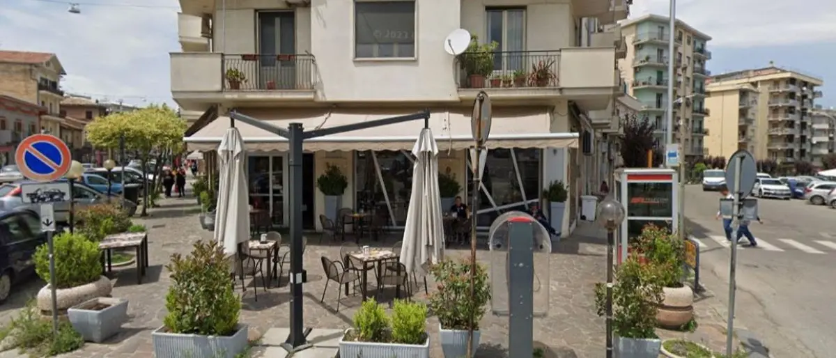 Cosenza, i nuovi titolari del bar Bronx: «Sarà un locale giovanile»