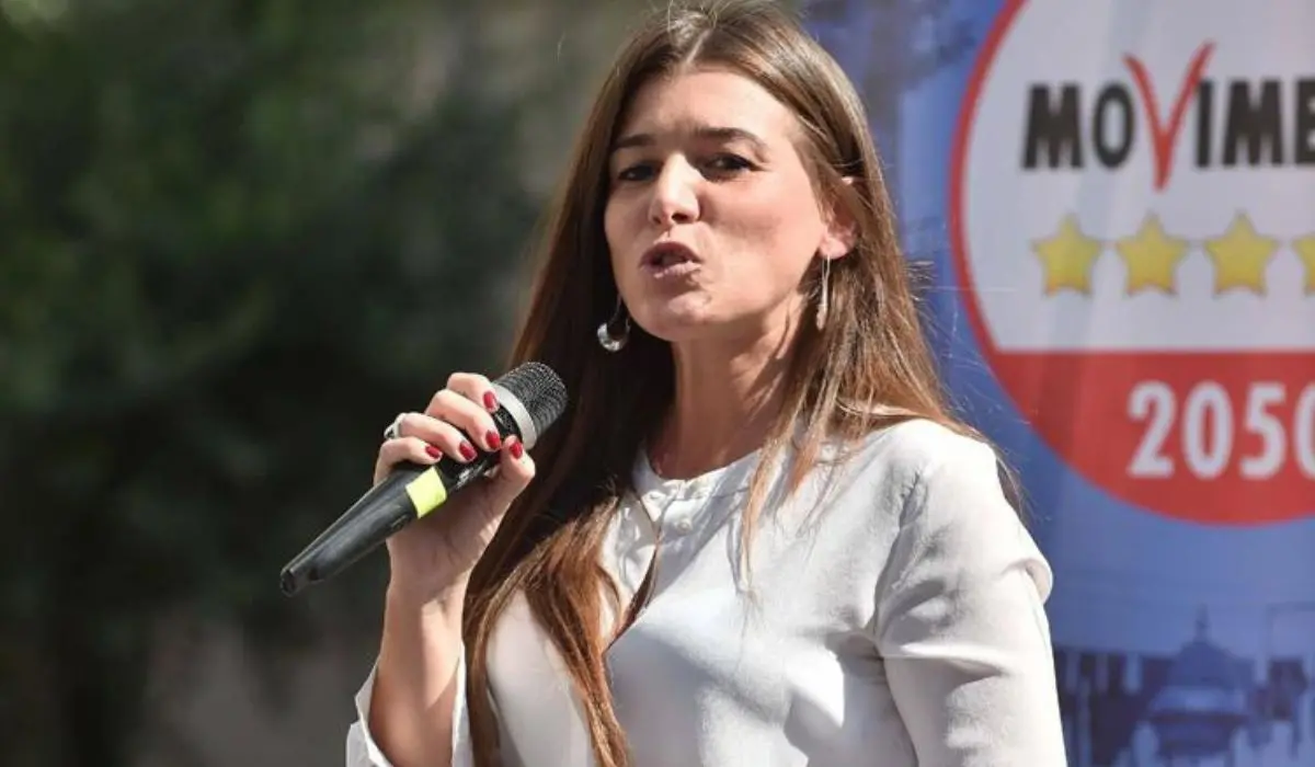 Mamma deputata allatta il figlio alla Camera: prima volta nella storia