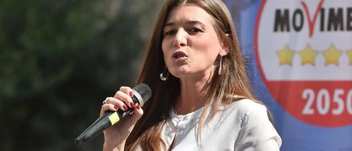 Mamma deputata allatta il figlio alla Camera: prima volta nella storia