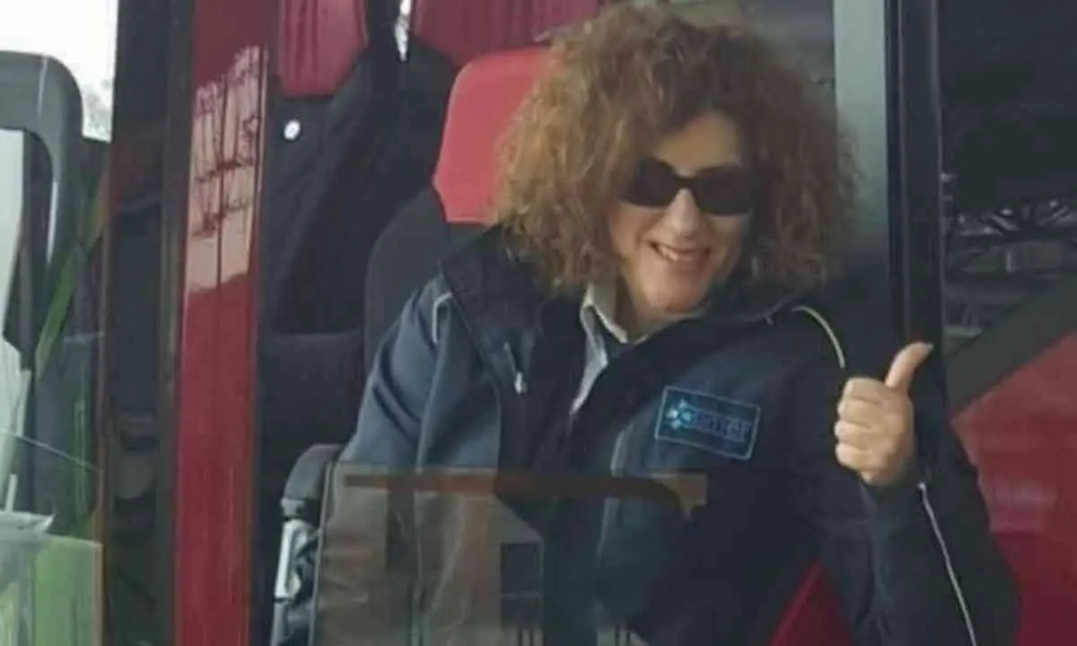 Caso Simet, l'urlo di rabbia di una \"femmina fastidiosa\": «Istituzioni lontanissime dai lavoratori»