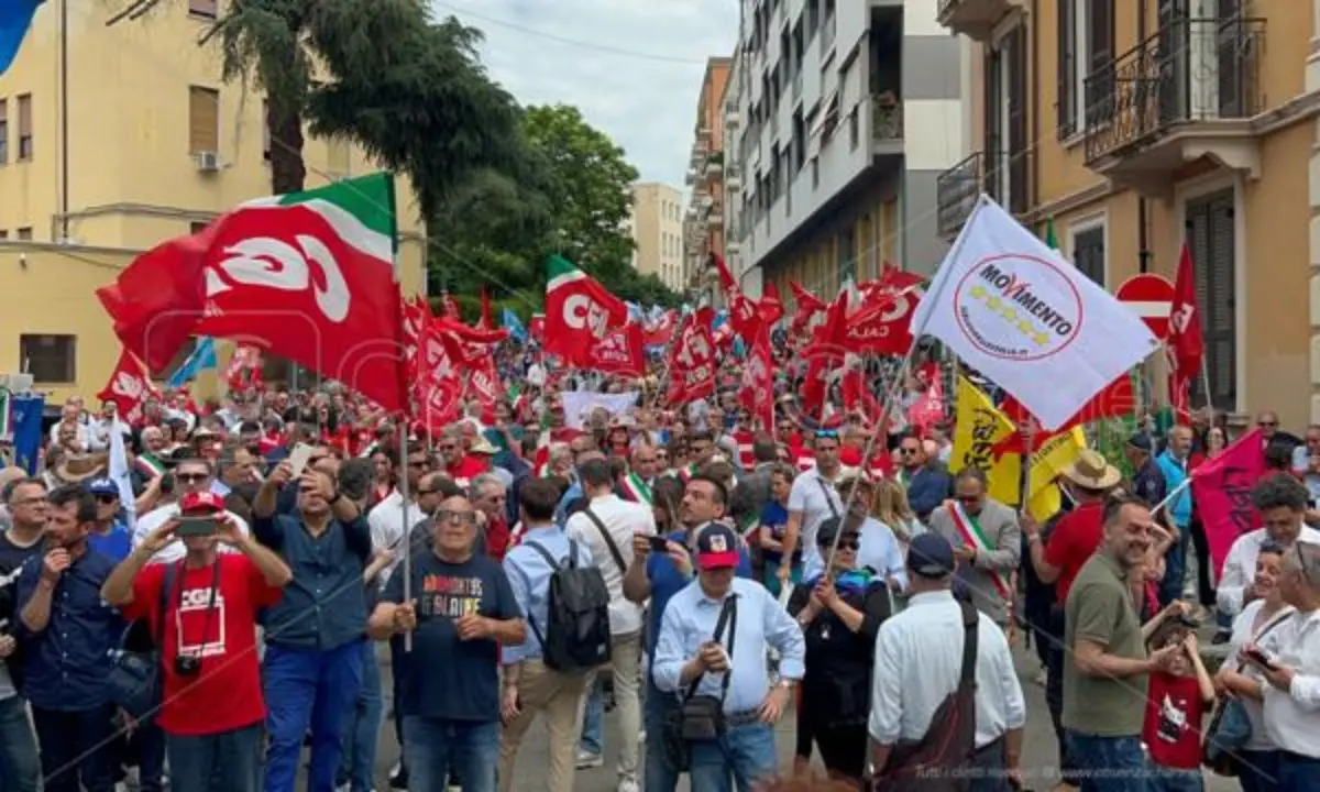 Cgil e Uil proclamano un nuovo sciopero: in piazza a Cosenza il primo dicembre