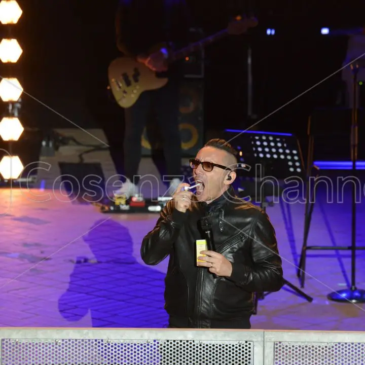 Acri, inizio col botto per Festival d'Estate: oltre 4mila persone al concerto dei Modà