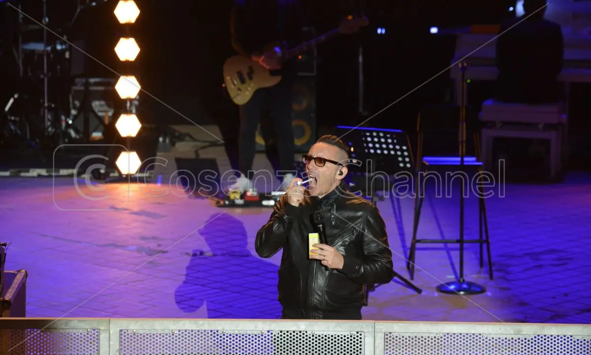 Acri, inizio col botto per Festival d'Estate: oltre 4mila persone al concerto dei Modà