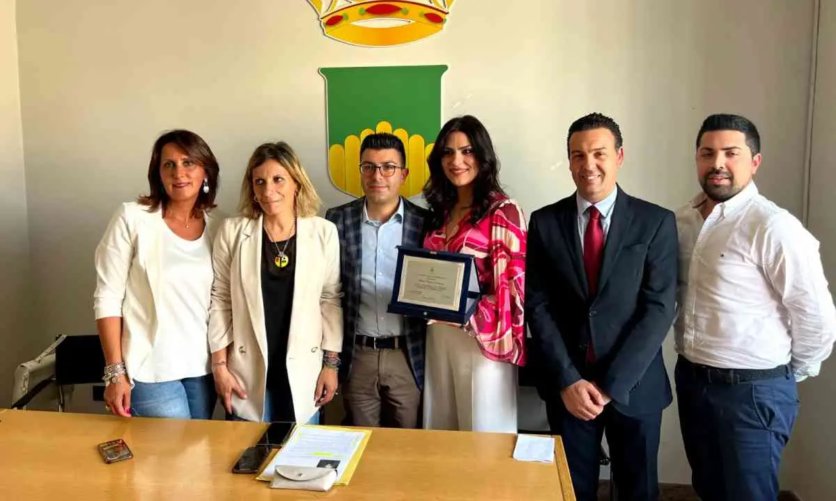 Cosenza, premiata a Palazzo dei Bruzi la cantante lirica Maria Felicia Toscano