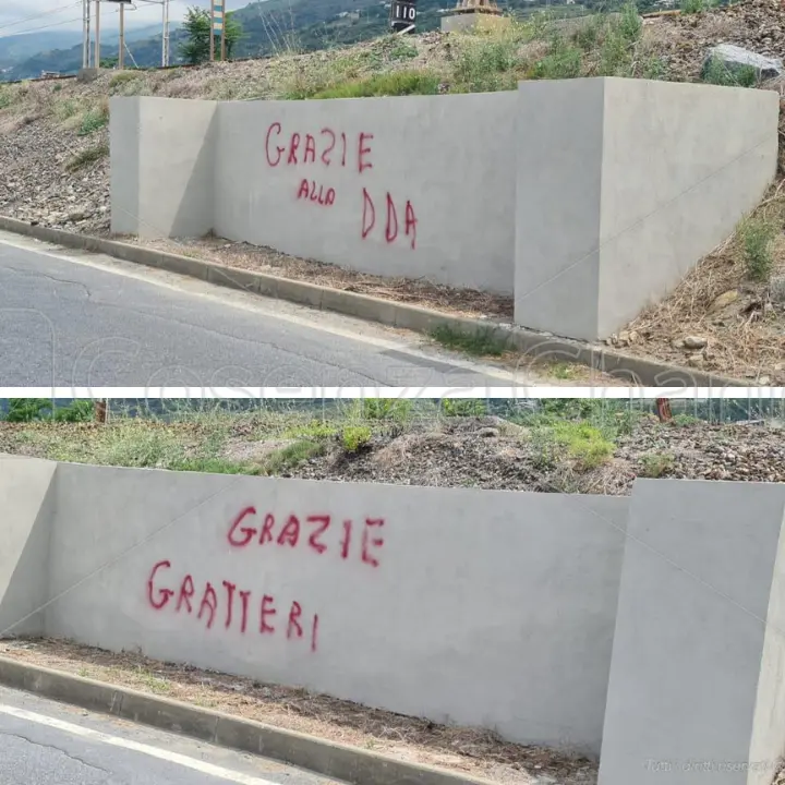 A Paola spuntano scritte pro Nicola Gratteri e per i magistrati della Dda di Catanzaro
