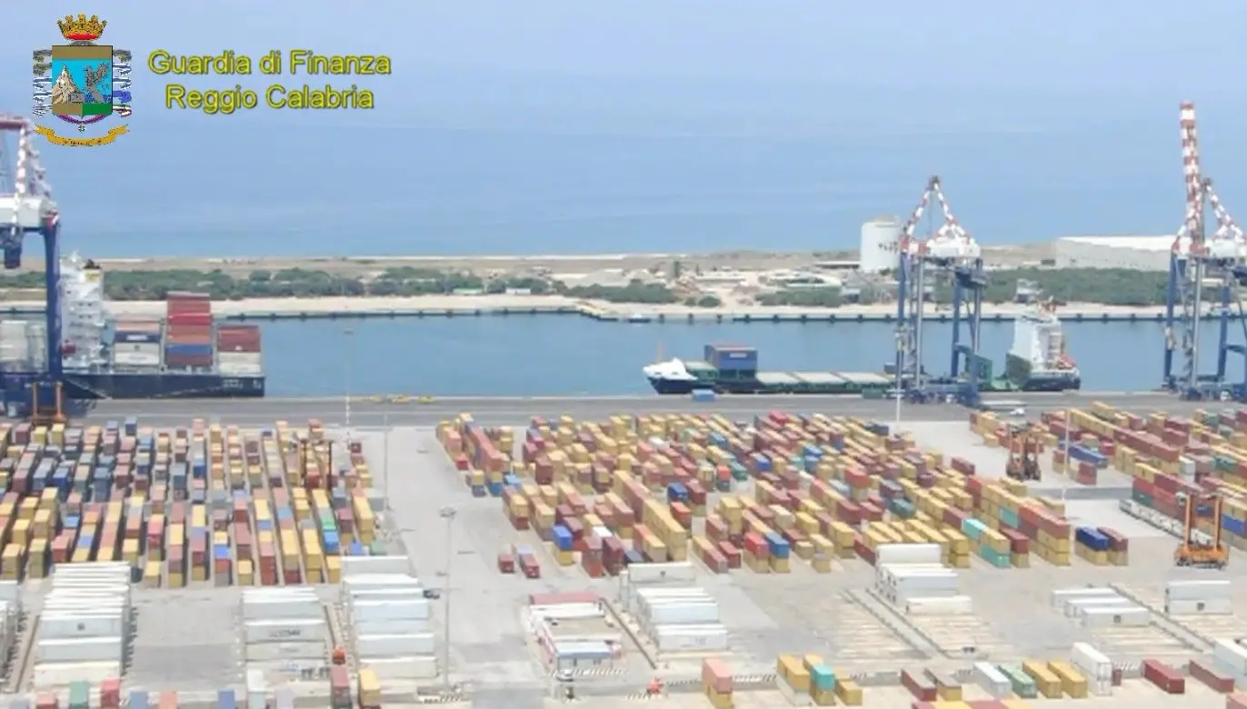 Sequestrati 308 chili di cocaina purissima nel porto di Gioia Tauro