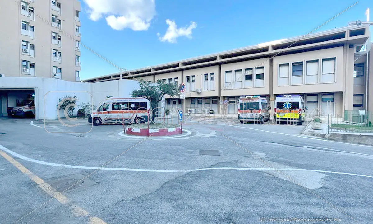 Rossano, pronto soccorso in sofferenza: pazienti in attesa e barelle occupate
