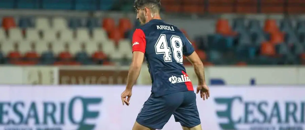 Cosenza, Arioli rinnova il contratto con i lupi. Ora un'esperienza in prestito