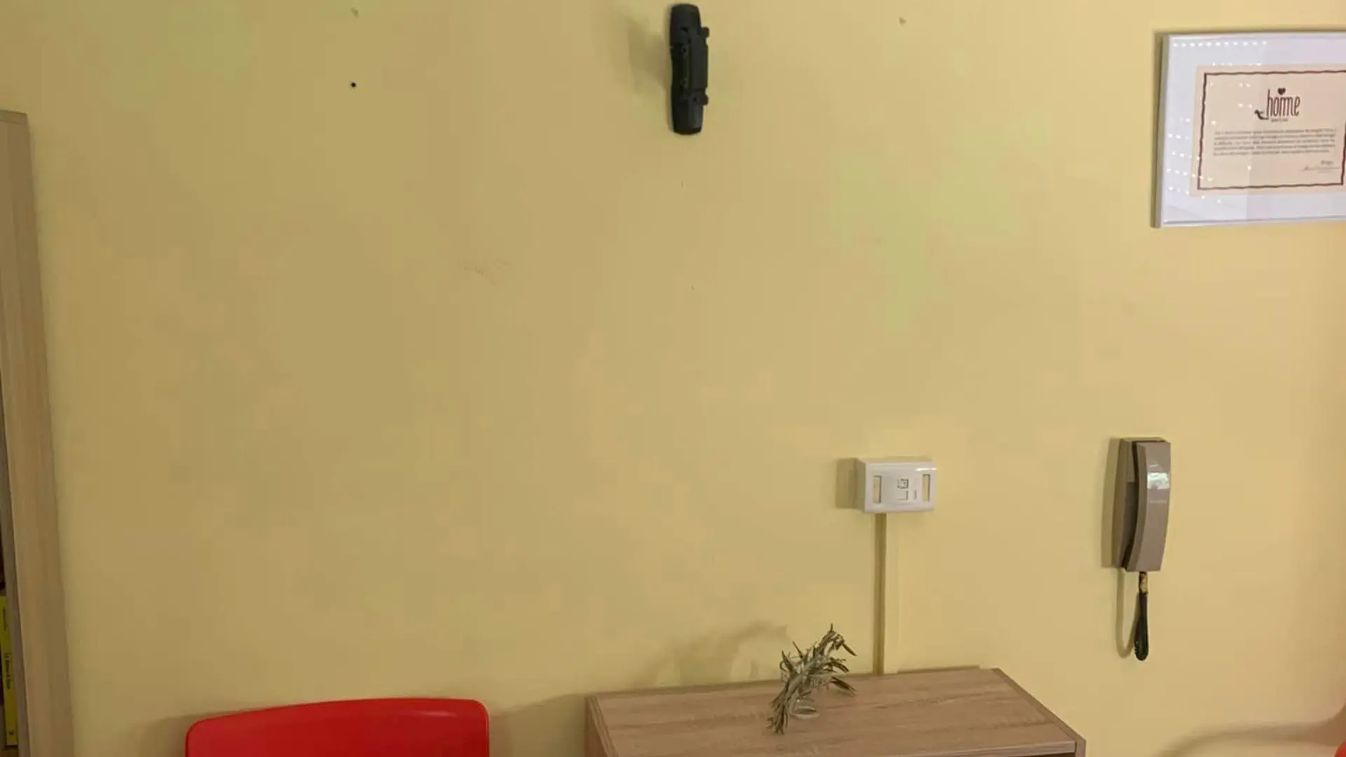 Balordi rubano il televisore del centro trasfusionale dell'Annunziata