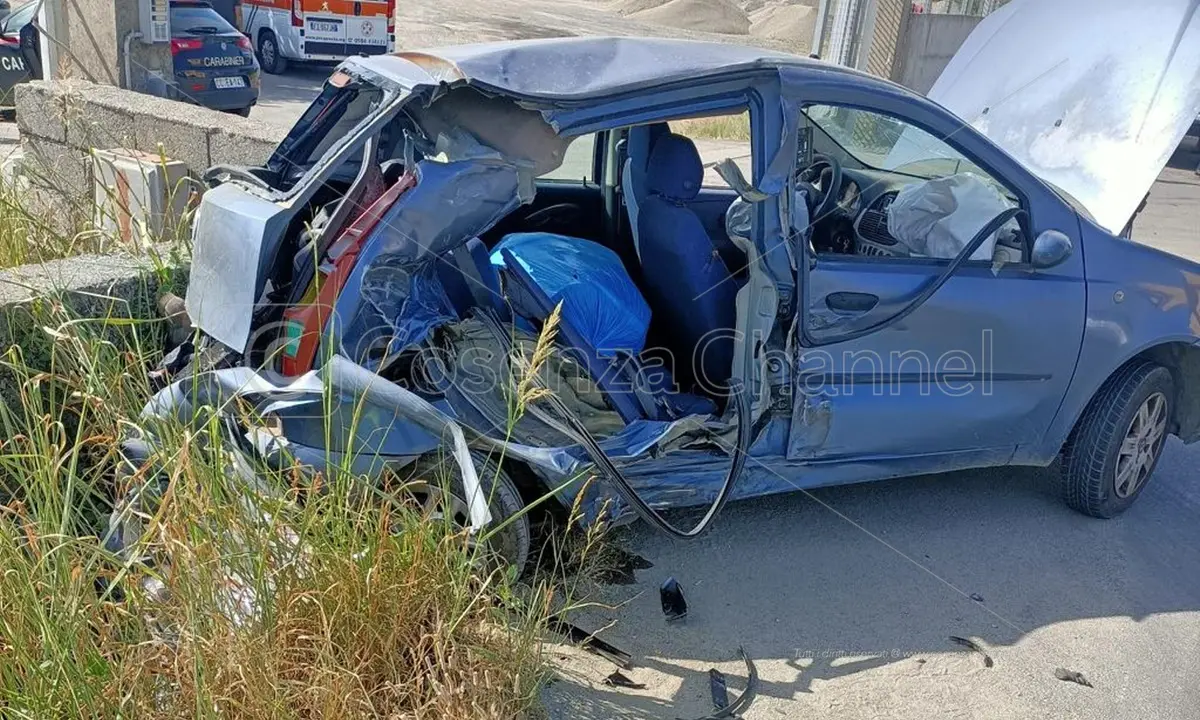Scontro auto-moto a Zumpano, un ferito grave