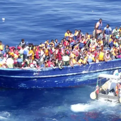 Torre Melissa, migranti in mare salvati dal sindaco e dai cittadini