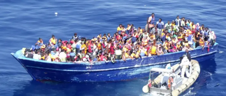 Torre Melissa, migranti in mare salvati dal sindaco e dai cittadini