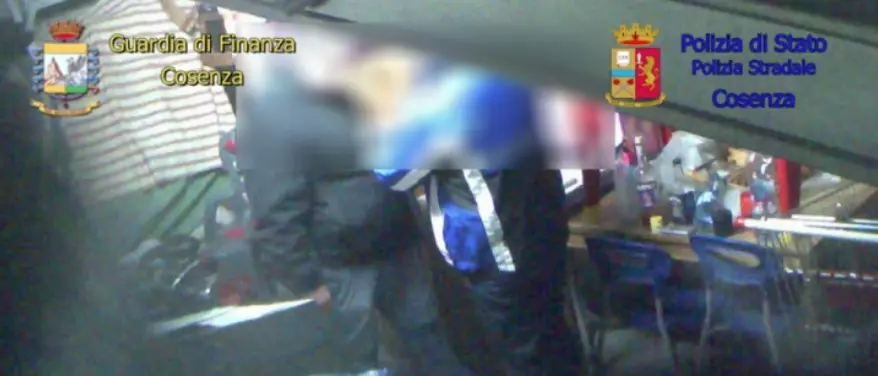 \"FACTOTUM\" | Dal «fatti sta botta» alla cocaina «propiu loffia». Filmate tutte le cessioni di droga