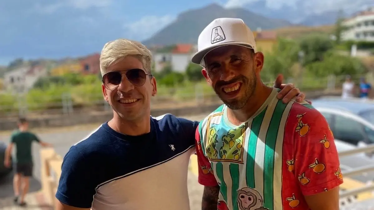 Carlitos Tevez in vacanza sul Tirreno: l'Apache ospite a Praia a Mare