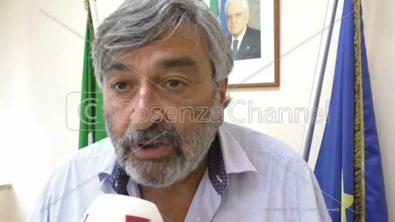 La diffida della discordia, il sindaco di Amantea a Occhiuto: «Dove sono i soldi per lo smaltimento dei fanghi?»