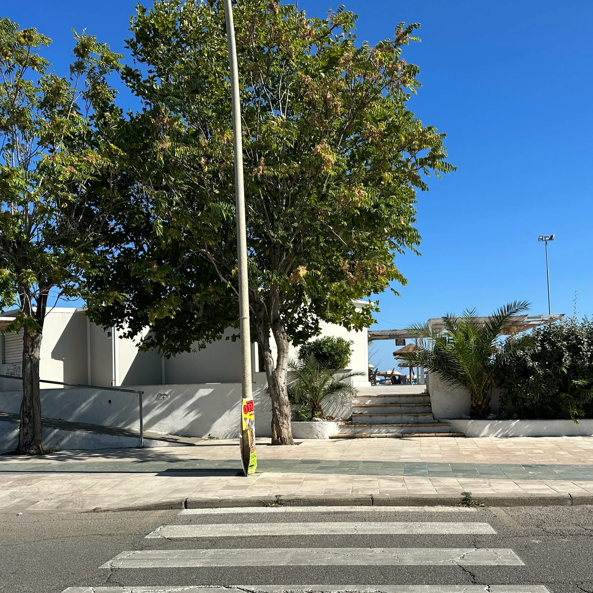 Rossano, sigilli al noto lido balneare \"Baffo Bianco\" lungo la costa