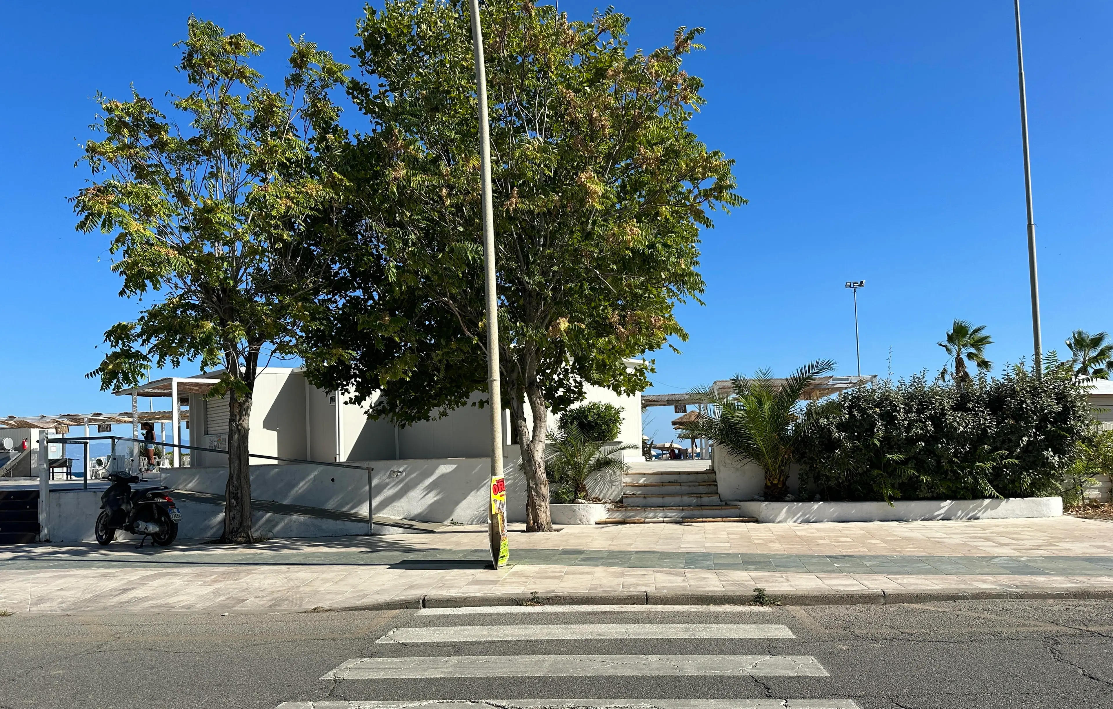 Rossano, sigilli al noto lido balneare \"Baffo Bianco\" lungo la costa
