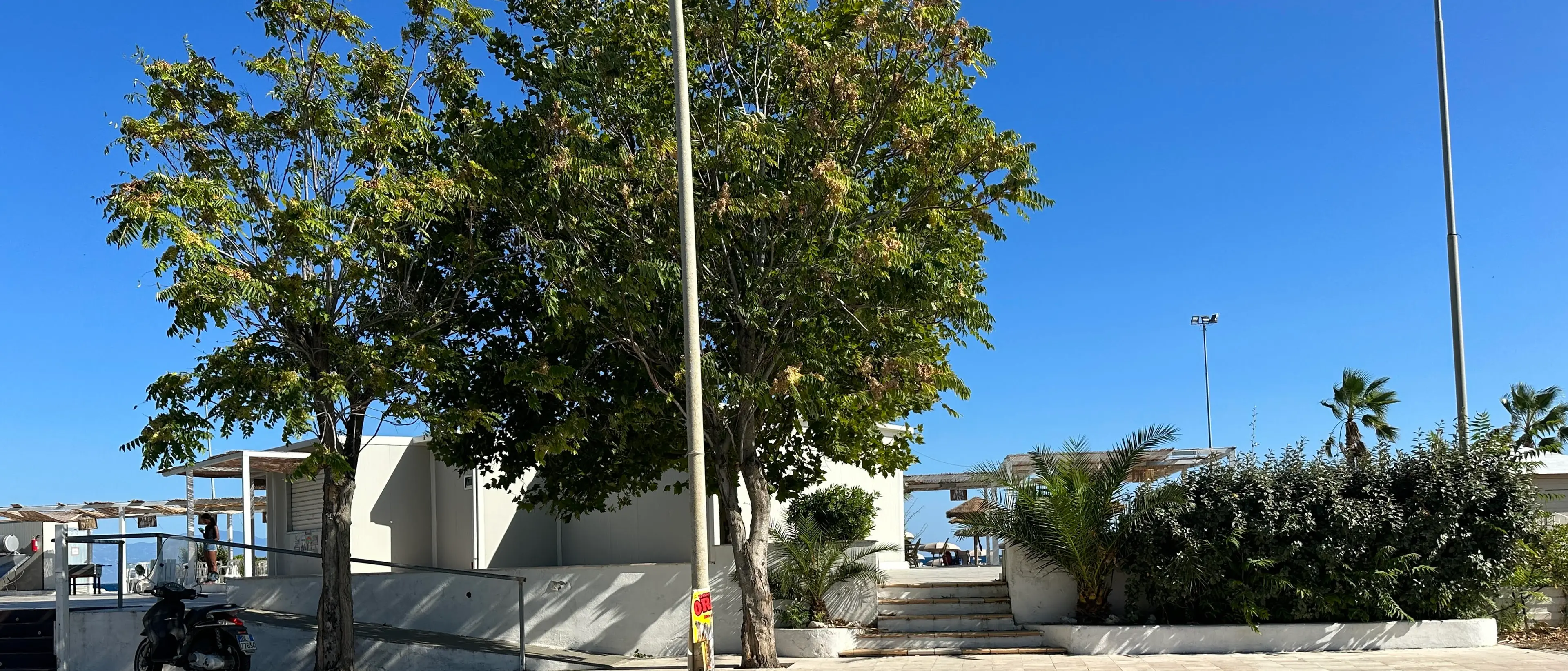 Rossano, sigilli al noto lido balneare \"Baffo Bianco\" lungo la costa