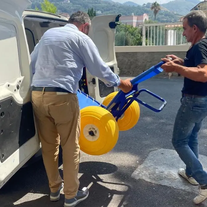 Cetraro, disabile non può andare in spiaggia: scoppia la polemica