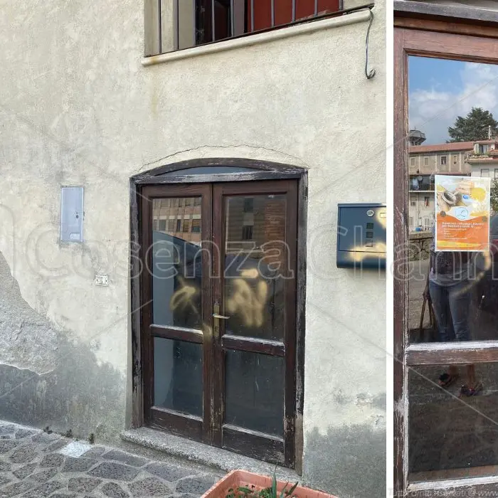 Montalto Uffugo, atti vandalici contro alcuni negozi. Rubata anche un'auto