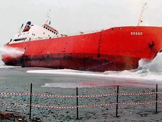 La Jolly Rosso, la Rigel e le altre navi dei veleni. Ecco il servizio de Le Iene